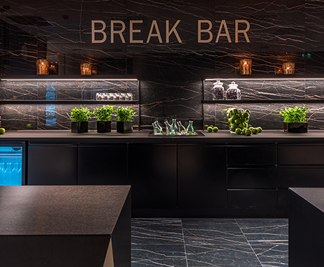 Marina Palace Break bar