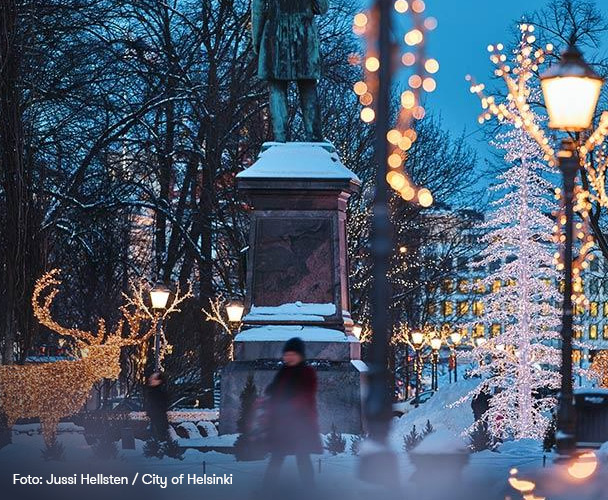 Julpynt på Esplanaden i Helsingfors