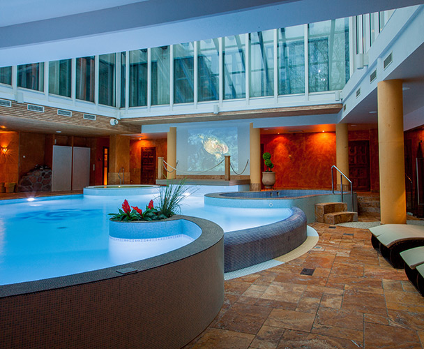 Rose spa pool
