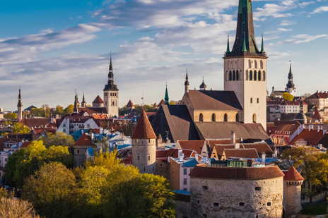 Vy över Feta Margareta i Gamla stan i Tallinn